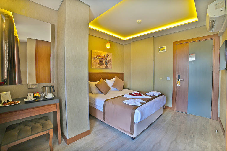 Bedroom 3, Corner Hotel, Fatih