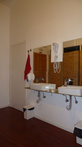 Bathroom 4, Lisbon Destination Hostel, Lisbon
