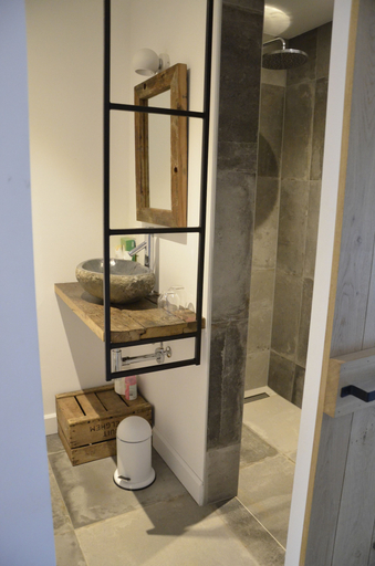 Bathroom 5, Stee23, West-Vlaanderen