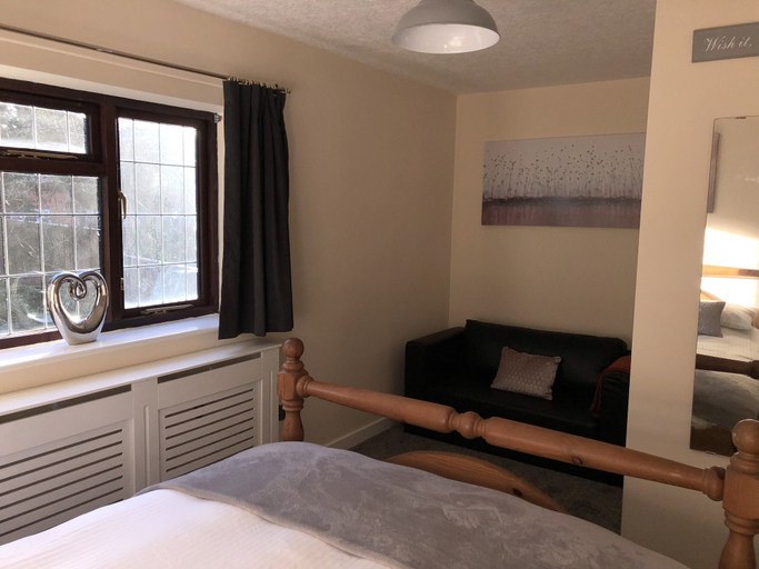 Bedroom 3, The Cedars, Birmingham
