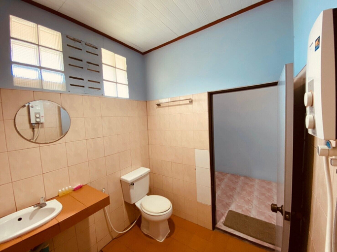 Bathroom 4, Phupha Bungalow, Ko Phangan