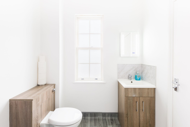 Bathroom 4, Marvel Apartments, Warwickshire