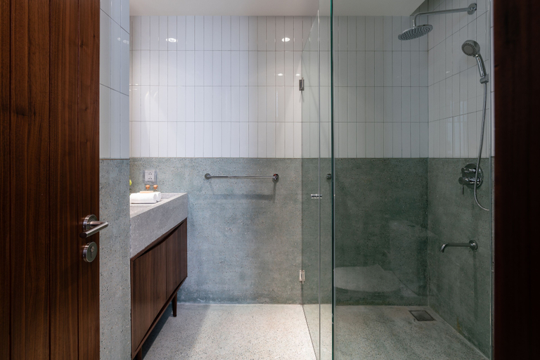 Bathroom 3, The Nang Suites, Da Nang