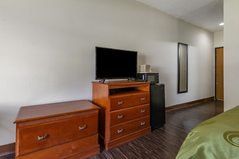 Bedroom 3, Quality Inn Redgranite, Waushara