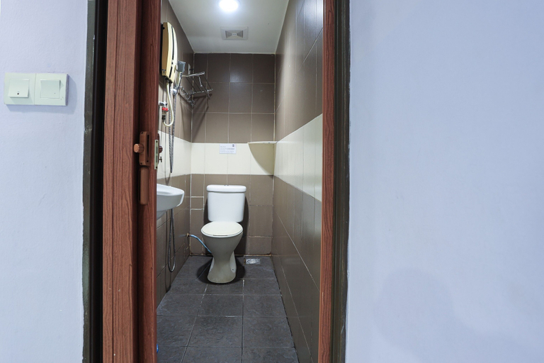 Bathroom 3, OYO 90235 Hotel Inap Sri Gombak, Batu Caves