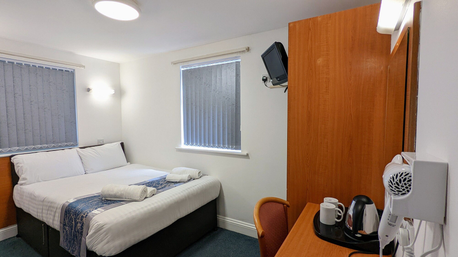 Bedroom 5, Heathrow Lodge, London