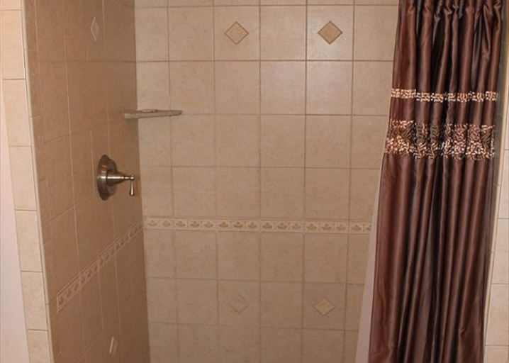 Bathroom 3, Pelican Way, Saint Johns