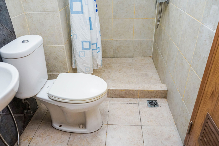 Bathroom 3, Comfy and Cozy 2BR Great Western Resort Apartment, Tangerang