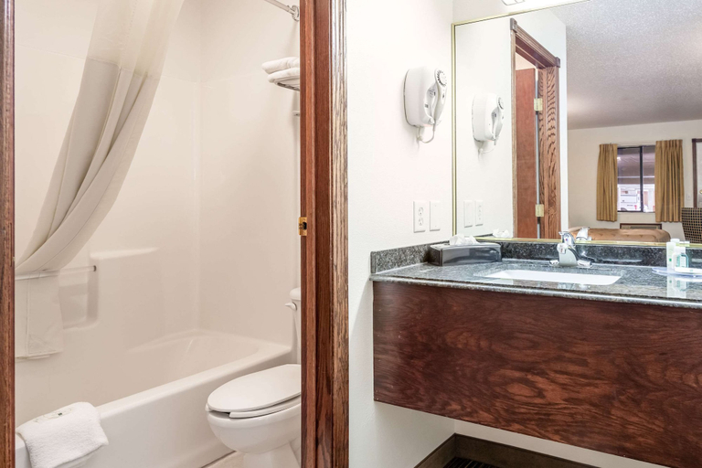 Bathroom 4, Quality Inn Keystone near Mount Rushmore, Pennington
