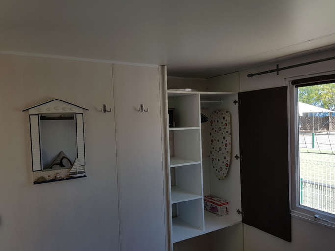 Bedroom 3, Mobile Home 3 chambre clim TV camping 4, Hérault