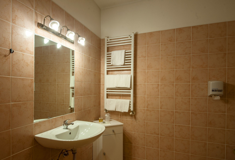 Bathroom 4, RistHotel Airport, Gorizia