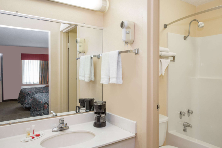 Bathroom 3, Knights Inn - Grenada MS, Grenada