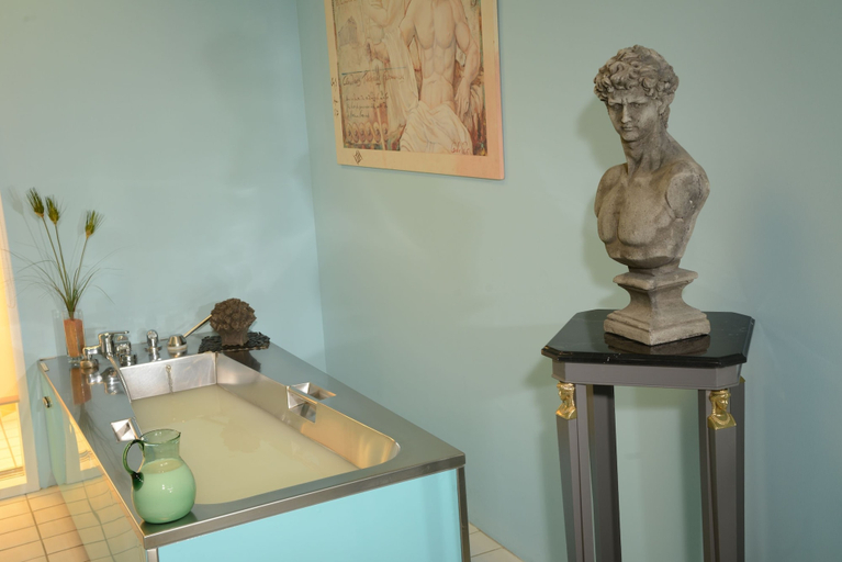 Bathroom 5, The Monarch Hotel, Kelheim