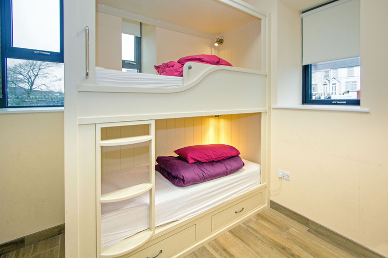 Bedroom 2, Canolfan Y Fron - Hostel, Gwynedd