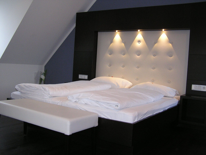 Bedroom 4, Hotel zur Promenade, Donau-Ries