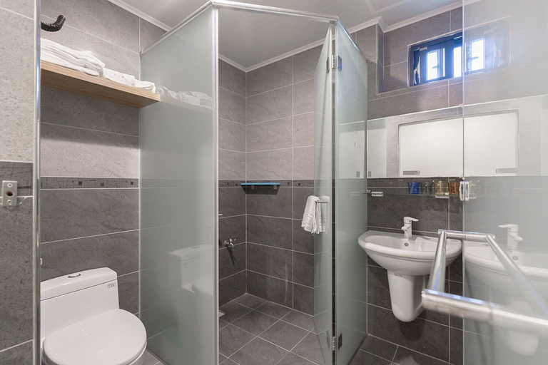 Bathroom 3, AlleyInn, Penghu