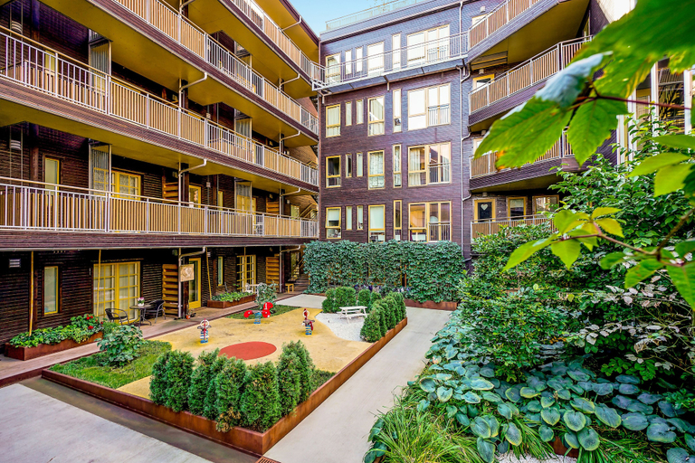 Exterior & Views