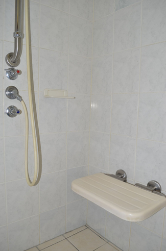 Bathroom 4, Airport Motel, Hamilton
