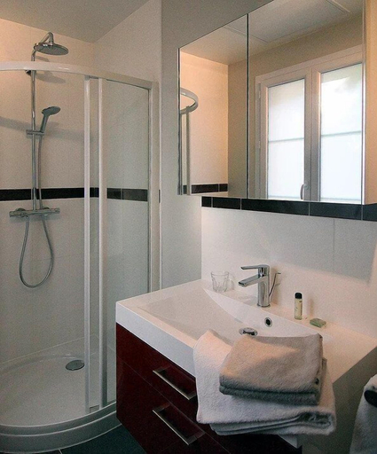 Bathroom 5, Les Tourelles de Thun, Yvelines