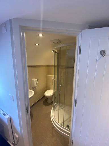 Bathroom 3, The King and Queen, Kent