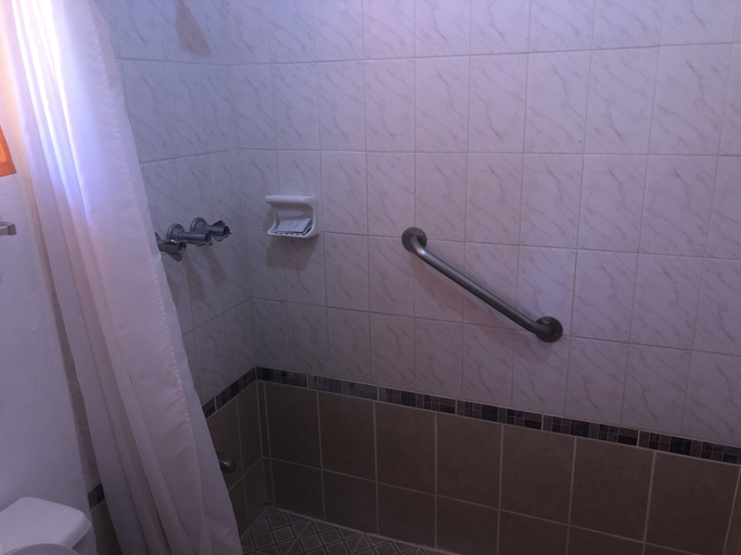 Bathroom 3, Best Time Inn Hotel - Car Rental