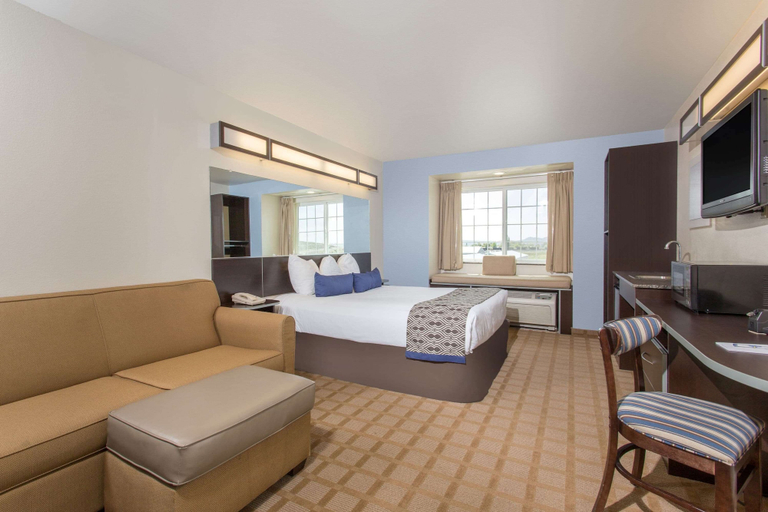 Bedroom 3, Microtel Inn & Suites by Wyndham Klamath Falls, Klamath