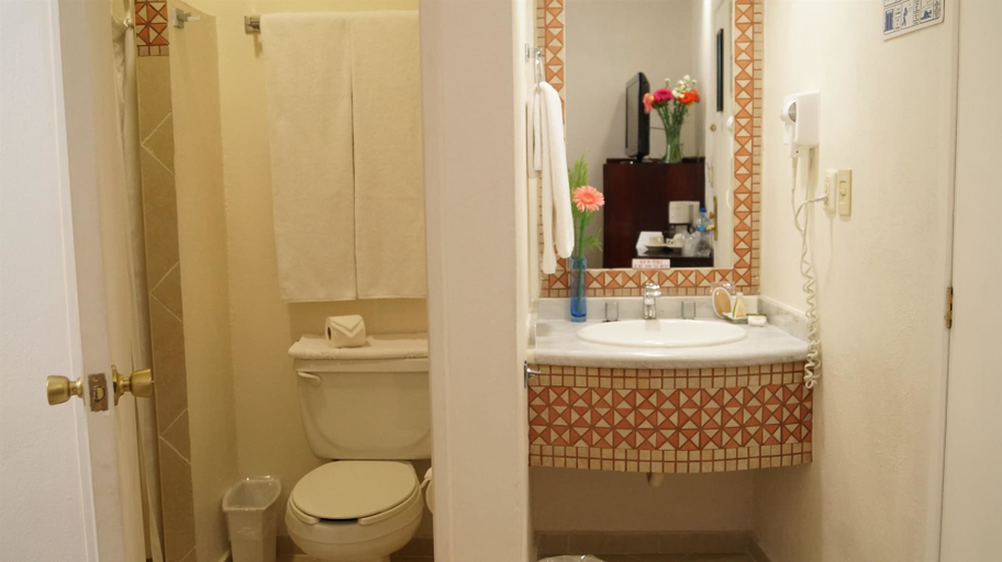 Bathroom 5, Best Western Taxco, Taxco de Alarcón