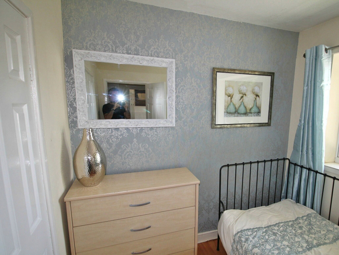 Bedroom 2, Balcony Apartment - Spacious 2 Large Beds, Doncaster