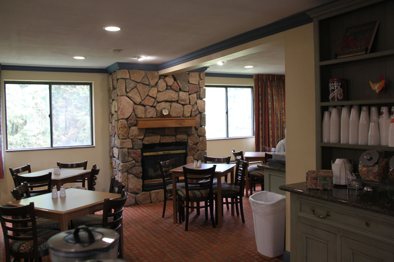 Food & Drinks 5, Quality Inn Cortland - University Area, Cortland