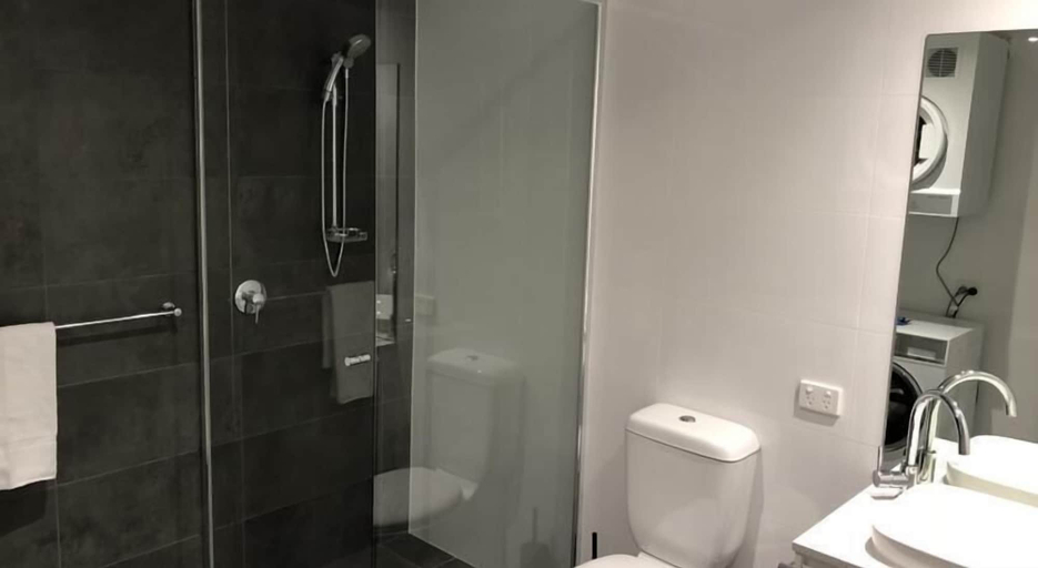 Bathroom, Quattro On Young, Newcastle - Inner City