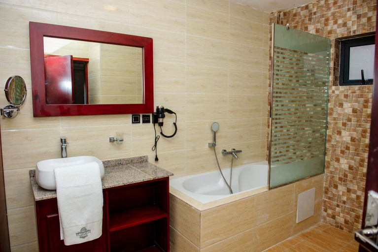 Bathroom 5, El Doria Hotel, Golfe (incl Lomé)