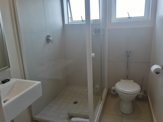 Bathroom 4, Parade Hotel, eThekwini