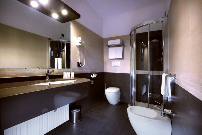 Bathroom 4, Hotel Holiday La Marca, Treviso