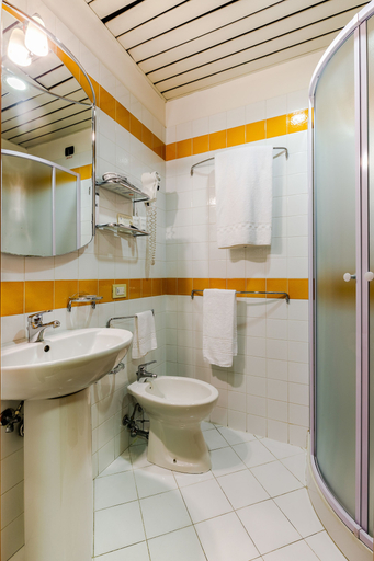 Bathroom 5, Residenza Paolo VI, Rome
