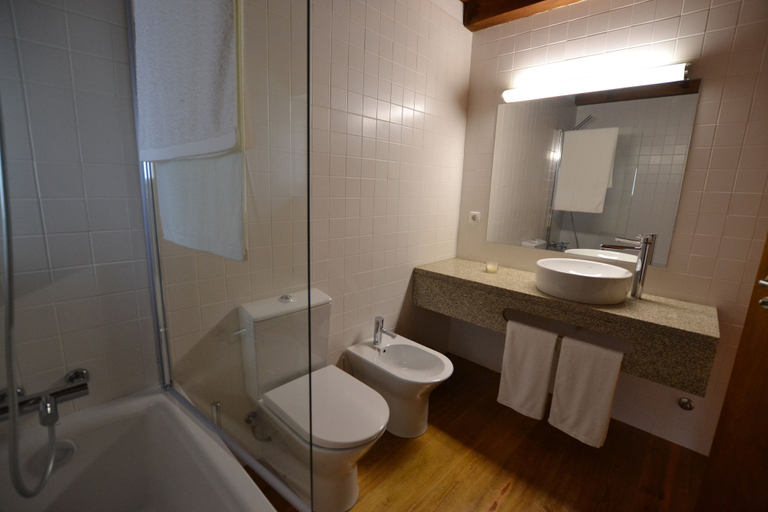 Bathroom 4, Casa de Santa Cristina, Marco de Canaveses