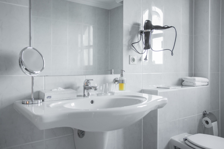 Bathroom 5, Spreezeit Hotel, Oberspreewald-Lausitz