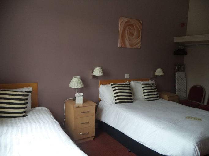 Bedroom 2, The Elgin Kintore Arms, Inverurie, Aberdeenshire