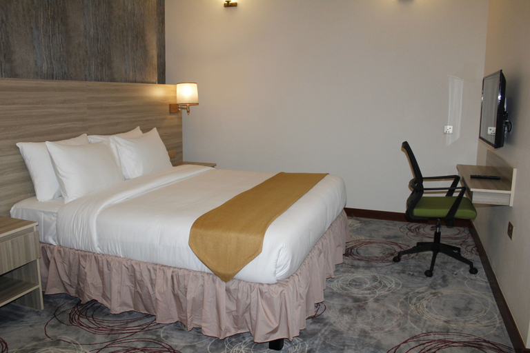 Bedroom 3, Grand Tourist Hotel, Bausher