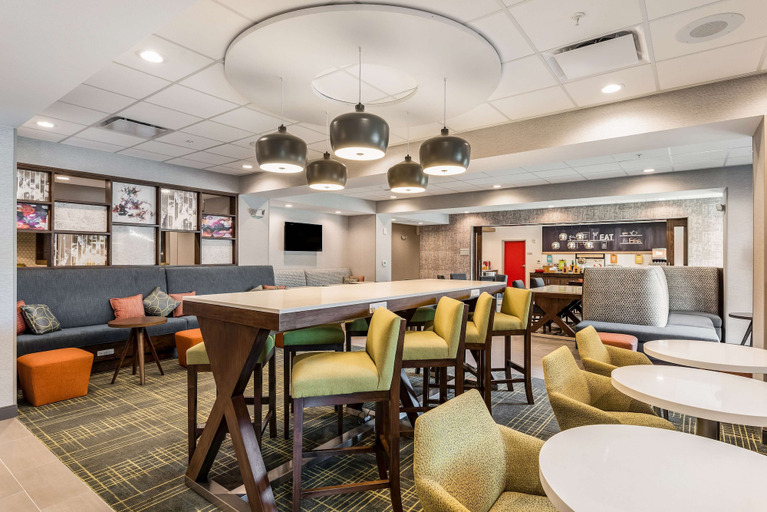 Food & Drinks 5, Hampton Inn Batesville, Independence