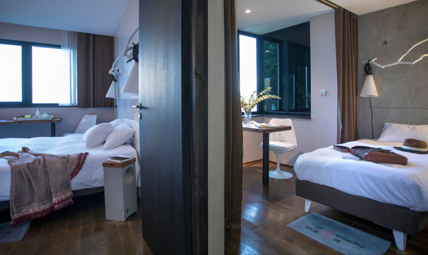 Bedroom 3, L'Ermitage Hôtel Cuisine-à-Manger, Rhône