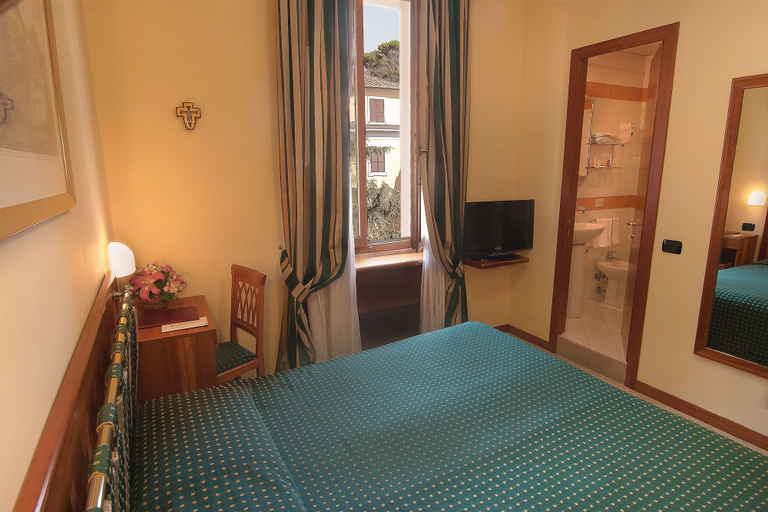 Bedroom 4, Residenza Paolo VI, Rome