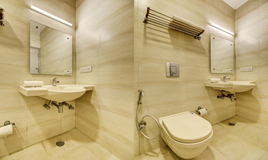 Bathroom 4, Treebo Mall View, DLF Phase II, Gurgaon