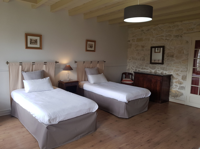 Bedroom 3, Logis Château Fleur de Roques, Gironde