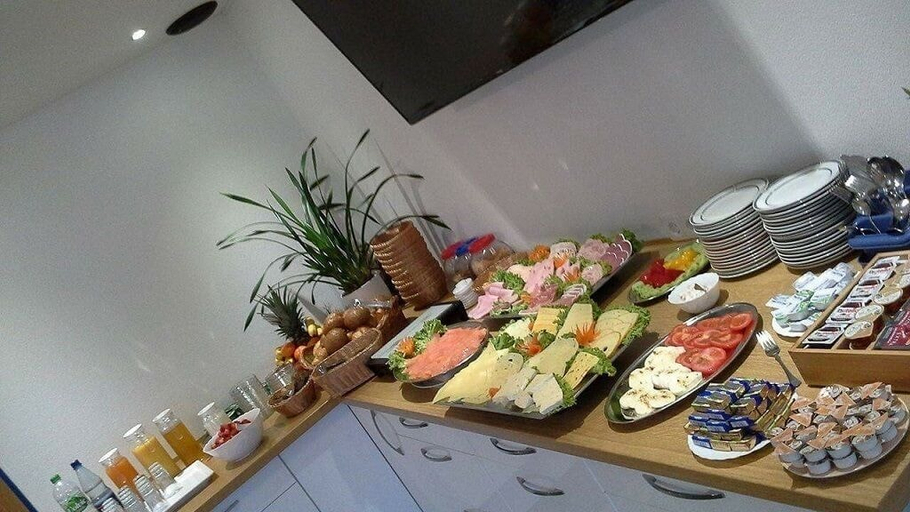 Food & Drinks 4, Pension am Meer, Aurich