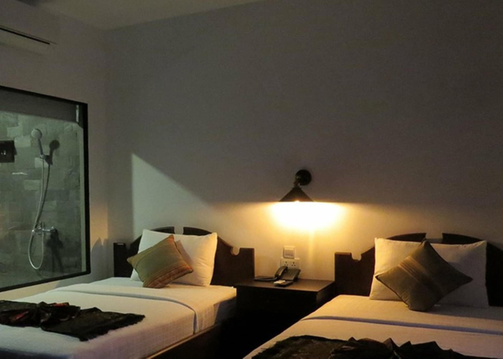 Bedroom 3, Yeak Loam Hotel, Ban Lung