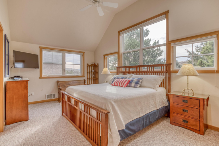 Bedroom 1, Seahorse, Tillamook