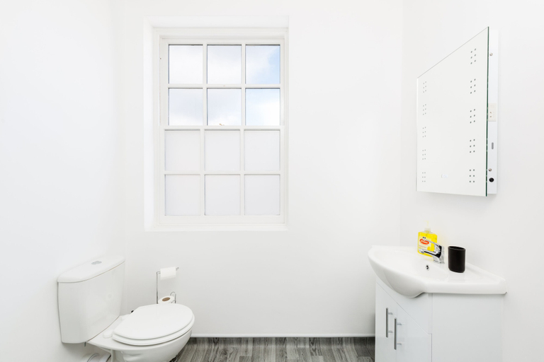 Bathroom 4, Marvel Apartments, Warwickshire