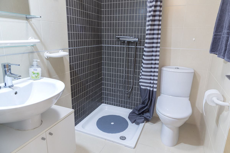 Bathroom 4, Duplex Mirabal, Cádiz