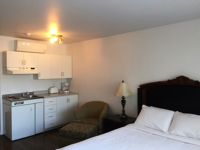 Bedroom 2, Duvernay Studios and Suites, Communauté-Urbaine-de-l'Outaouais
