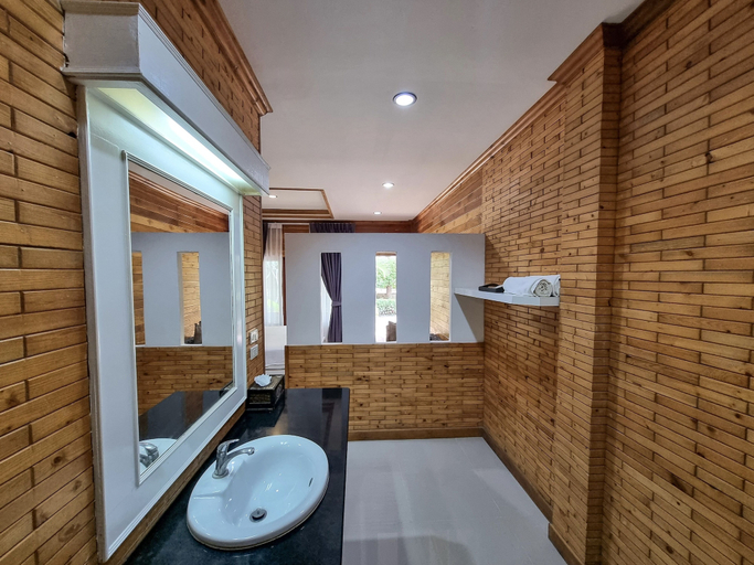 Bathroom 4, Phuvara Boutique, Mueang Krabi